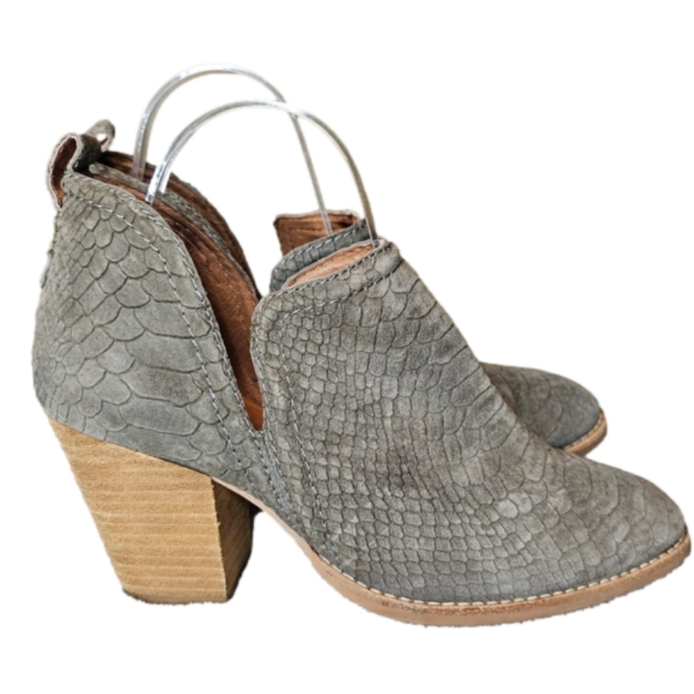 Jeffrey Campbell Rosalie Suede Gray croc print Booties Size 8.5